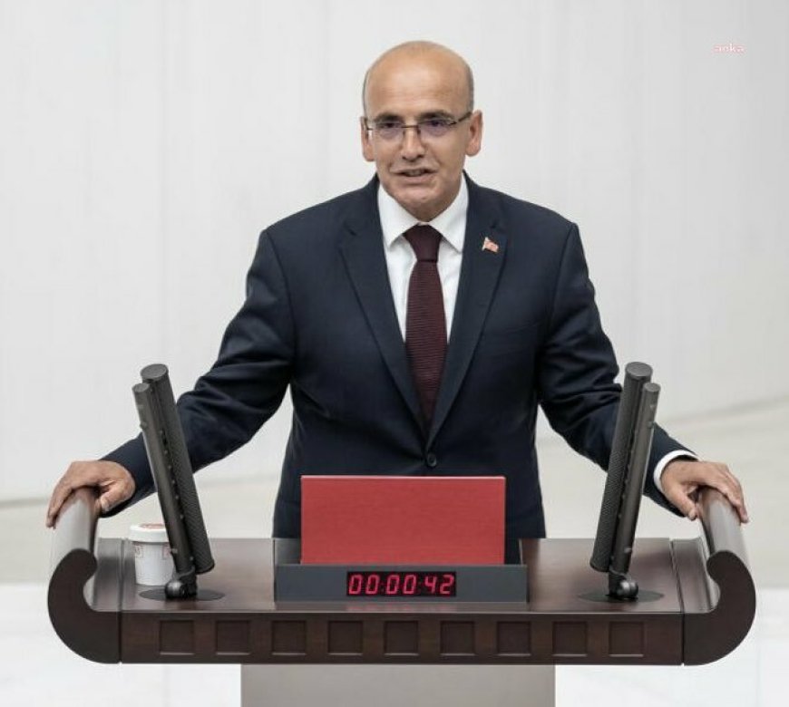 Bakan Şimşek'ten, kredi kartlarından 750 lira alınmasına ilişkin açıklama: Bu paket tamamen Savunma Sanayii Fonu'na kaynak sağlamak üzere hazırlandı. Bir kuruşu bütçeye gelmeyecek