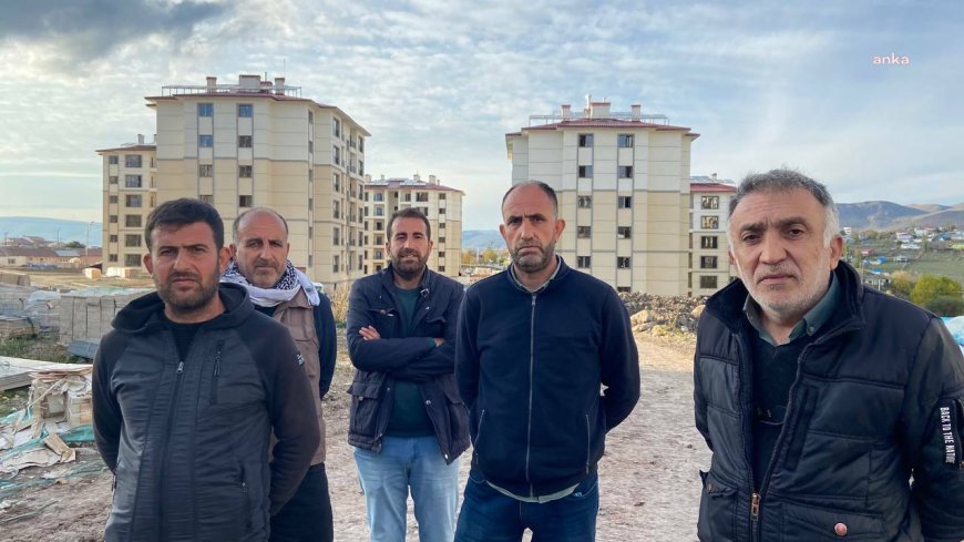 Ardahan TOKİ inşaatında çalışan işçiler, alacaklarını tahsil edemedikleri gerekçesiyle şantiyede eylem başlattı