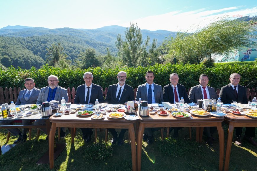 Manisa Büyükşehir Belediye Başkanı Zeyrek'ten muhtarlara ücretsiz otopark müjdesi