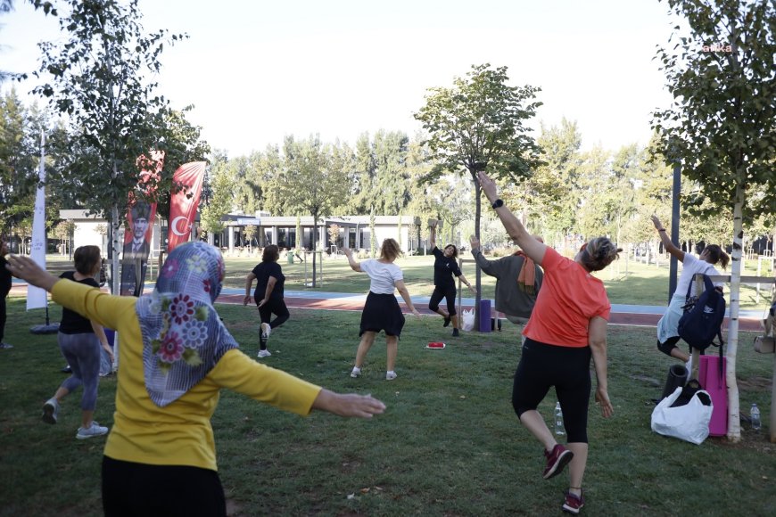 Aydın Büyükşehir Belediyesi'nin düzenlediği sabah sporu etkinlikleri devam ediyor