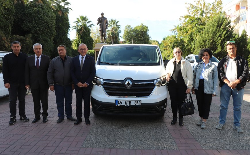 Hayırsever vatandaşlar, Turgutlu Belediyesi Aşevi ve Hayır Merkezi’ne araç bağışladı