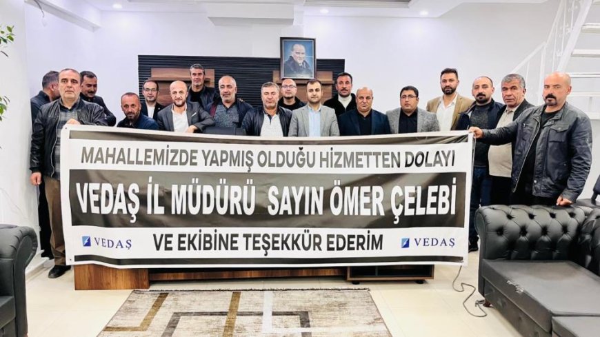 Muhtarlardan VEDAŞ’a pankartlı teşekkür