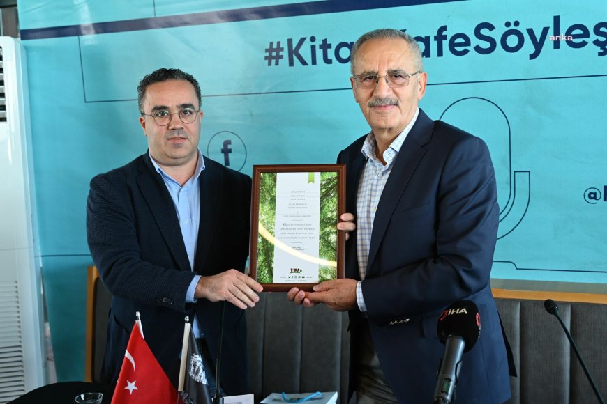 Gazeteci ve Yazar Saygı Öztürk, Beşiktaş Beltaş Kitap Kafe'de okurlarıyla buluştu