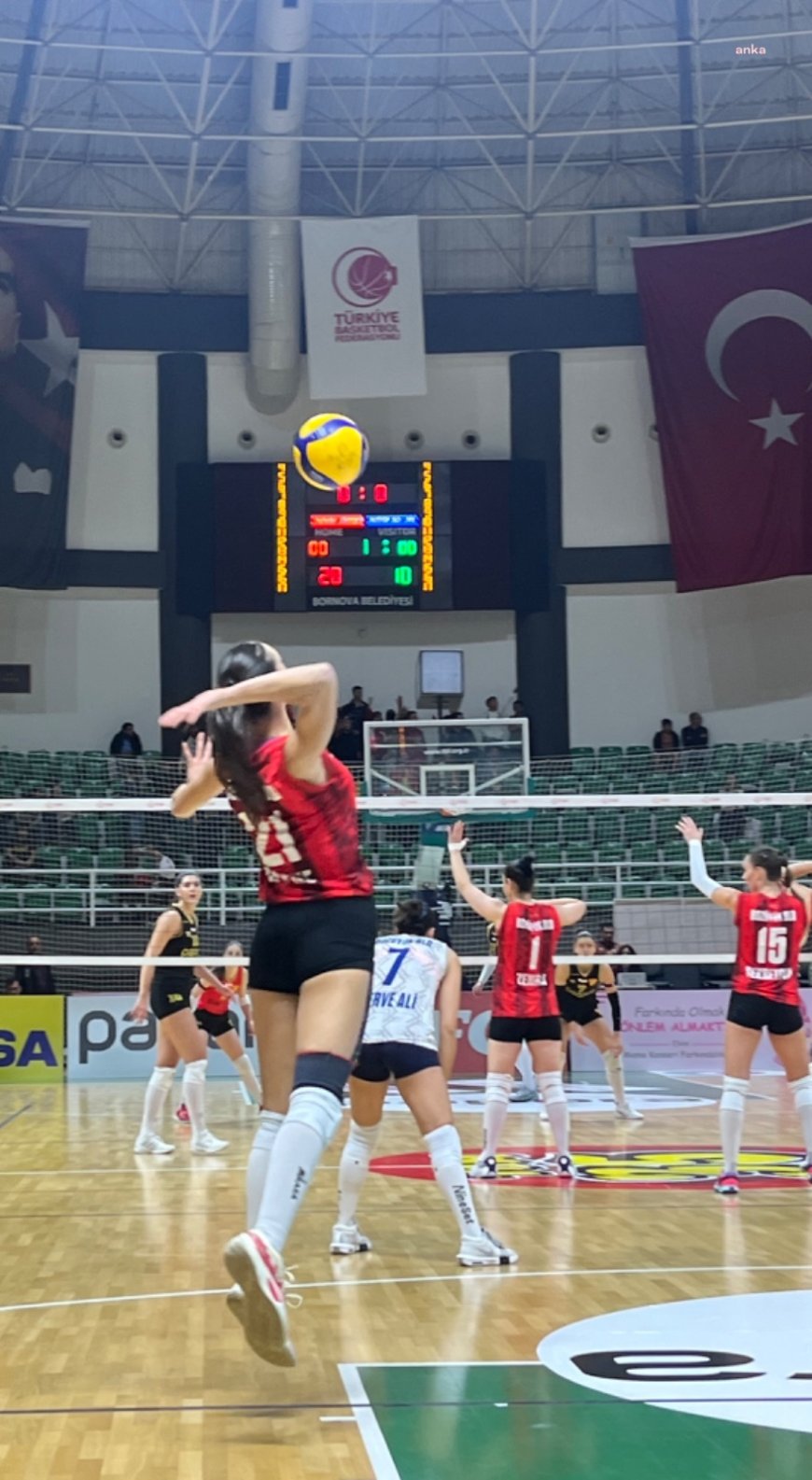 Bozüyük Belediyesi Kadın Voleybol Takımı, Papara Göztepe ile karşı karşıya geldi