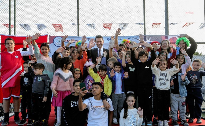 Bayraklı’da çocuklar mahalle şenliğinde buluştu