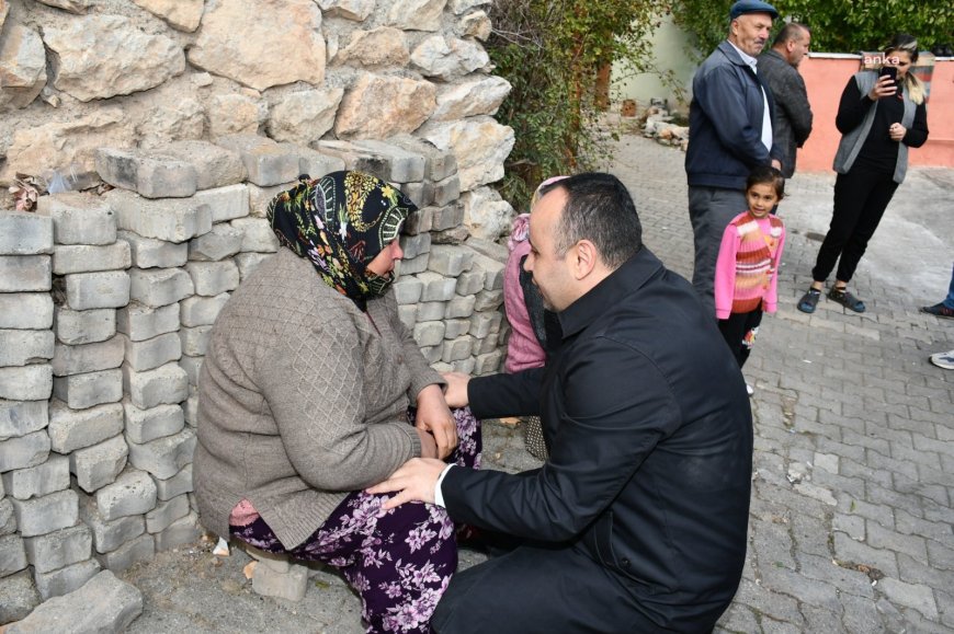 Amasya Belediye Başkanı Sevindi, yangında evi hasar gören aileyi ziyaret etti