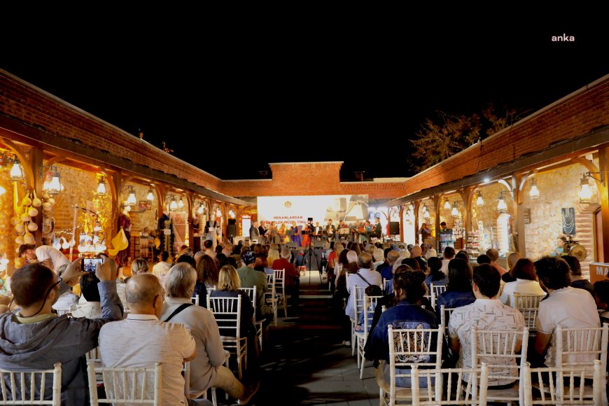 Alanya Belediyesi tarafından düzenlenen “Tarihi Mekanlardan Yükselen Müzik Tınıları", Bedesten'de gerçekleştirildi