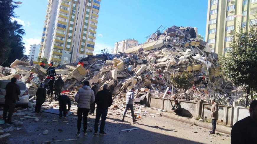 Adana'da depremde yıkılan Beluk Apartmanı A blok davasında yeni gelişme: Kaymakamlık, 3 kamu görevlisine soruşturma izni verdi