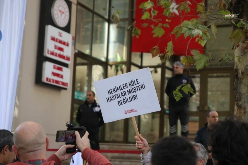 İl Sağlık Müdürlüğü önünde "yenidoğan çetesi" protestosu: "Sağlıkta ticaret ölüm demektir! İstifa edin"