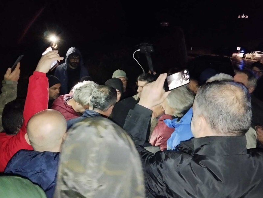 Trabzon Araklı'da gece yarısı altın madeni için yaylaya iş makinelerini çıkaran şirkete engel olmaya çalışan 15 kişi gözaltına alındı