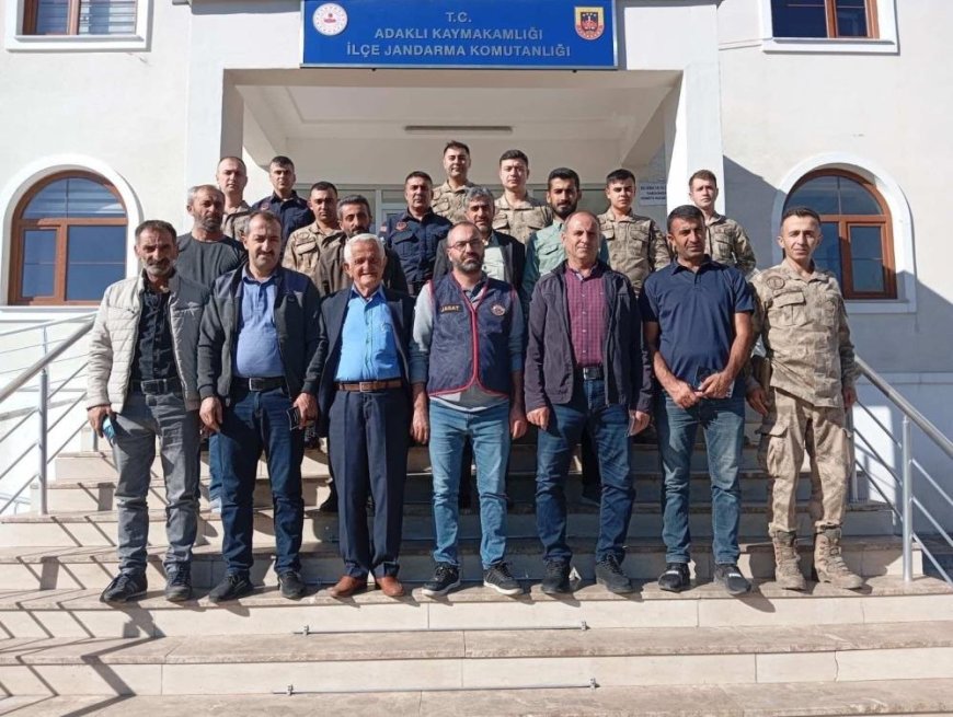 Bingöl'de jandarma ekipleri vatandaşları dolandırıcılık konusunda bilgilendirdi