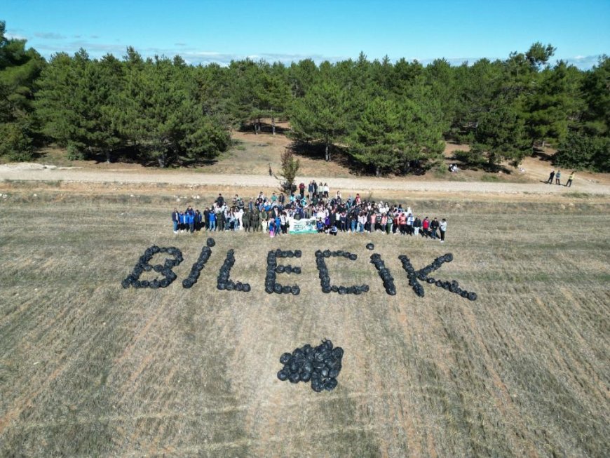 O kadar çöp topladılar ki poşetleriyle 'Bilecik' yazdılar