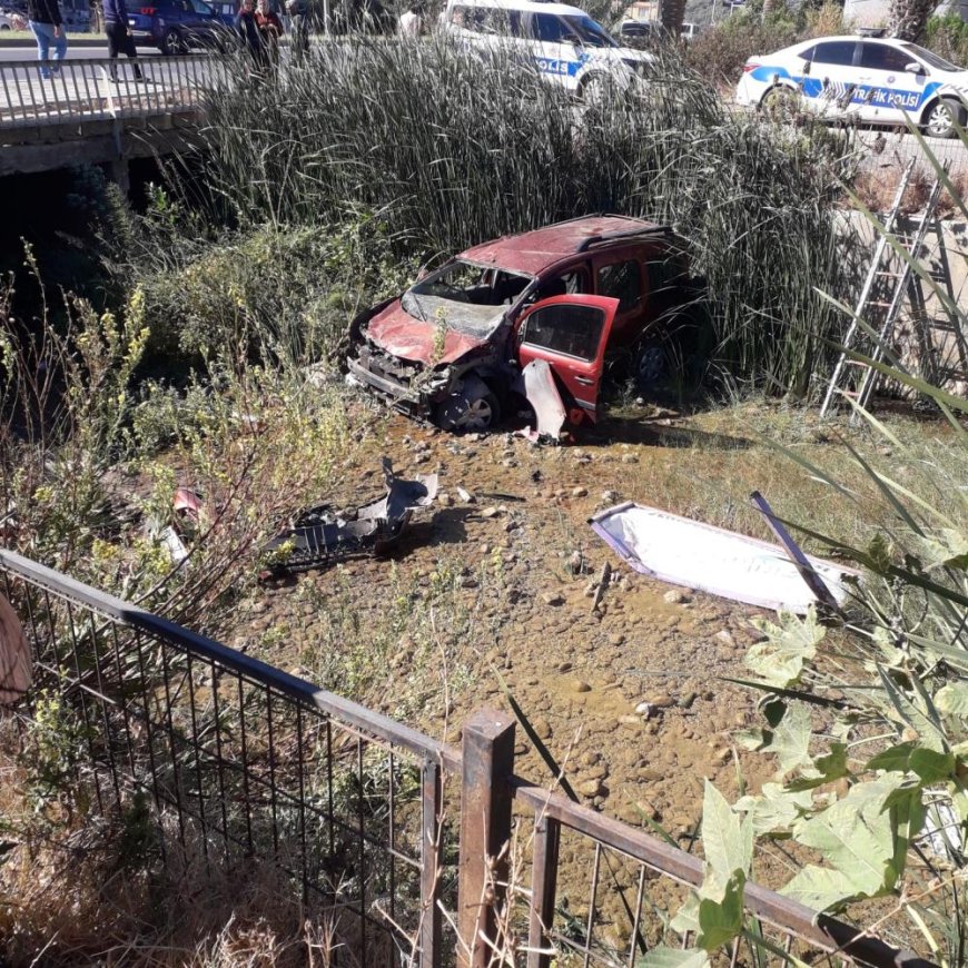 Mersin'de ticari araç dereye uçtu: 1 yaralı