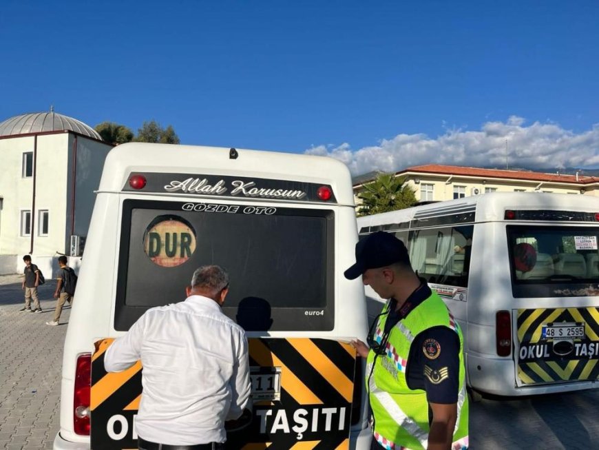 Antalya'da okul servis araçlarına denetim