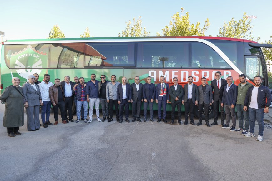 Özgür Özel, Amedspor'u ziyaret etti: "Devlette bir normalleşmeye gidilecekse öncelikle Amedspor ile normalleşmek yakışır"