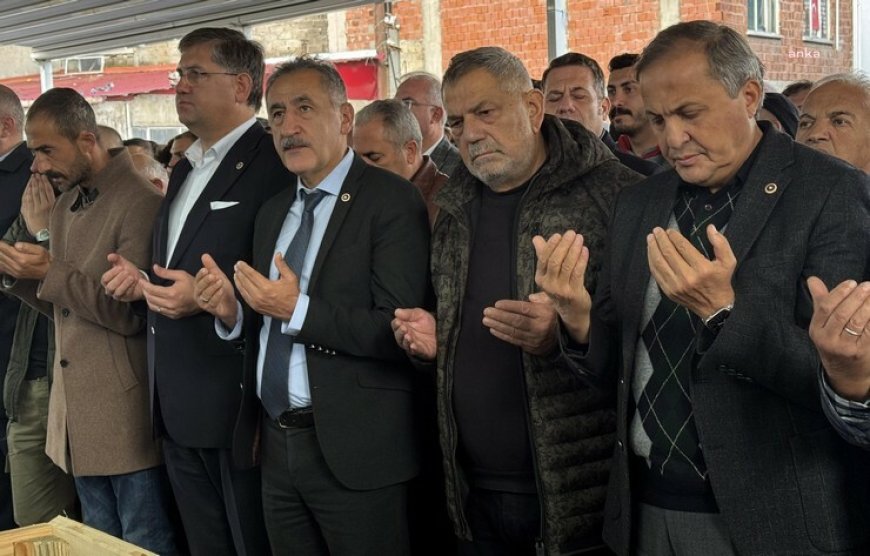 CHP Rize Milletvekili Tahsin Ocaklı'nın annesi Necmiye Ocaklı'nın cenazesi, Rize'de toprağa verildi