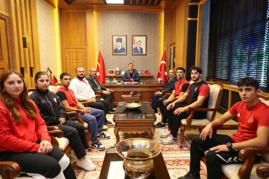 Güreşçilerden Vali Aydoğdu'ya ziyaret