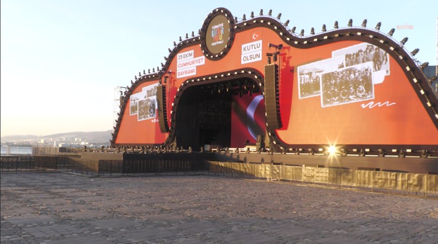 İzmir Kültür Yolu Festivali kapsamında yüksek sesle müzik provası yapılmasına vatandaşlardan tepki