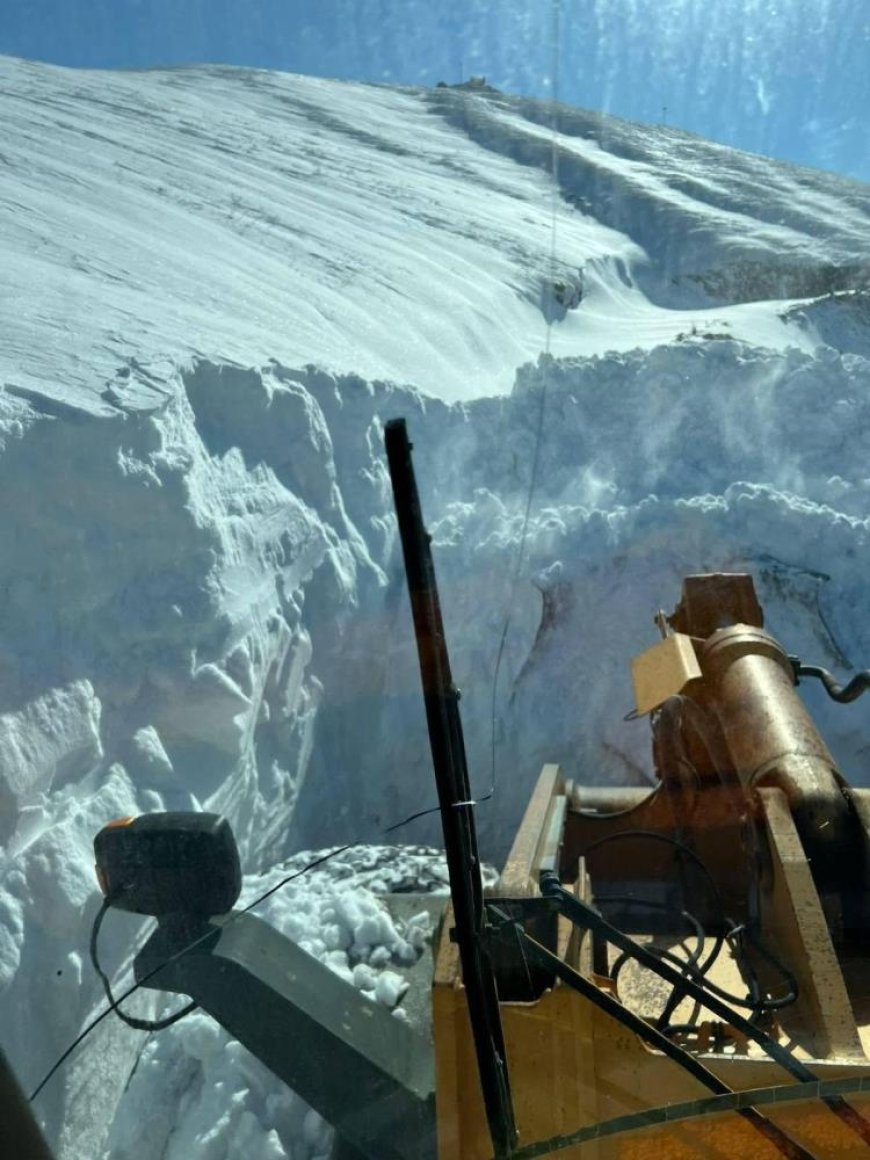 Hakkari'de kar kalınlığı bir metreyi buldu