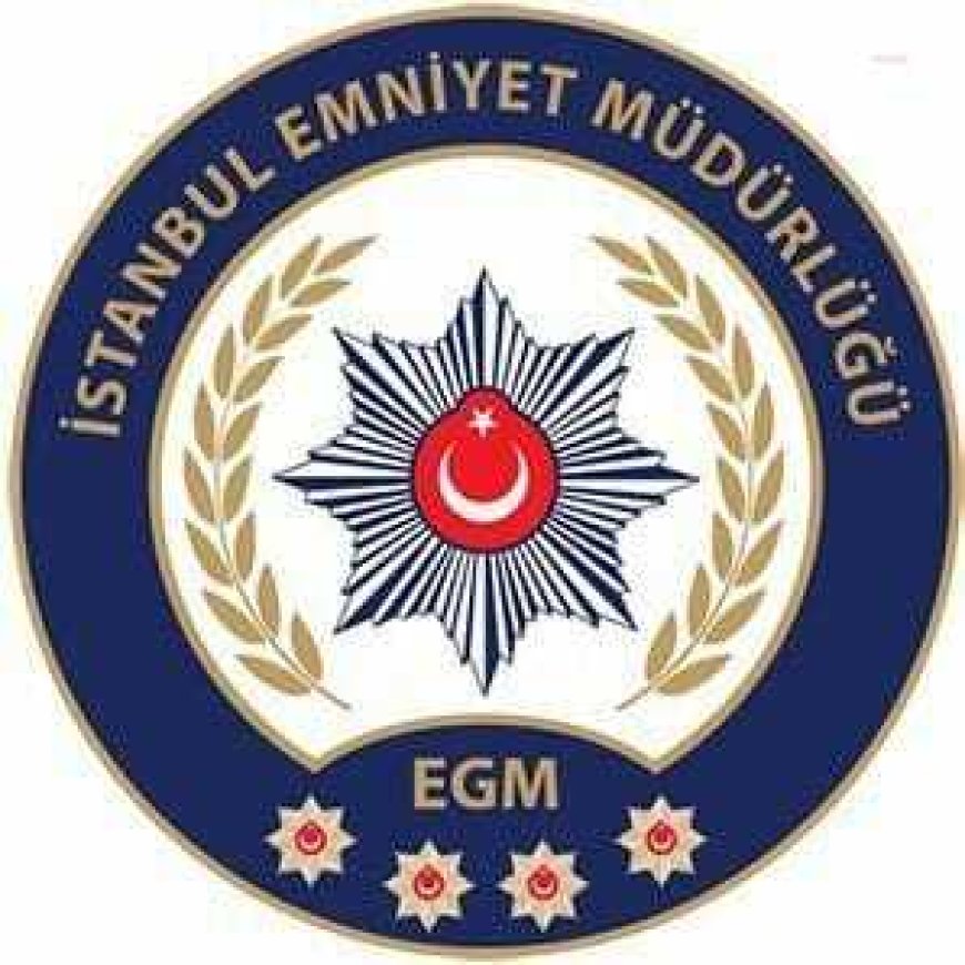 İstanbul'da askeri kamuflaj kıyafetiyle toplu taşıma aracında görüntülenen yabancı şahıs gözaltına alındı