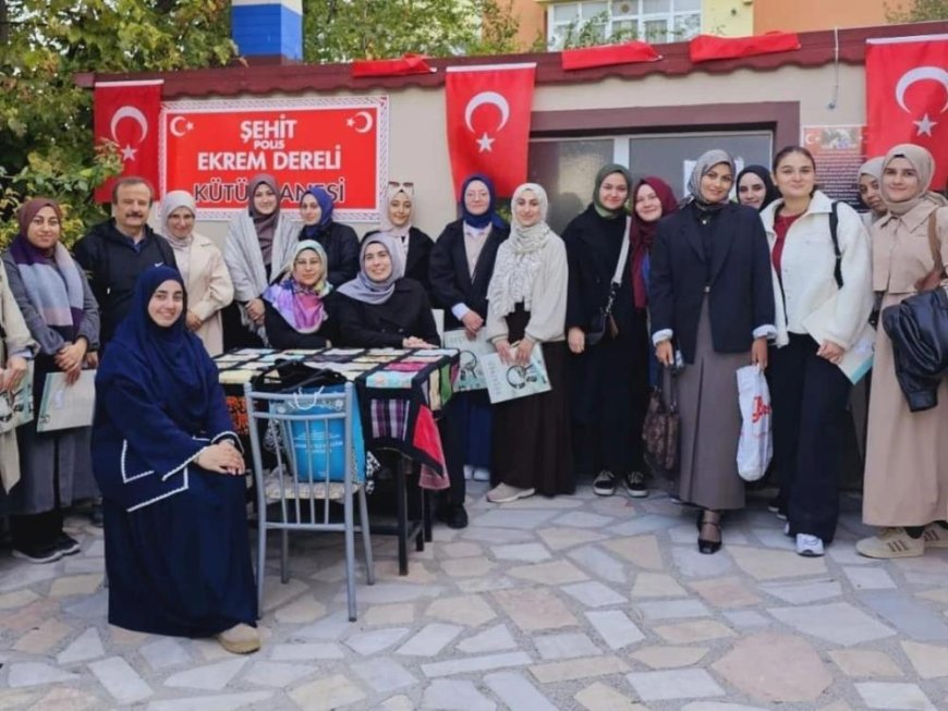 Kur'an kursunda kursiyerler geleneksel Kütahya kıyafetlerini ve yemeklerini tanıttı