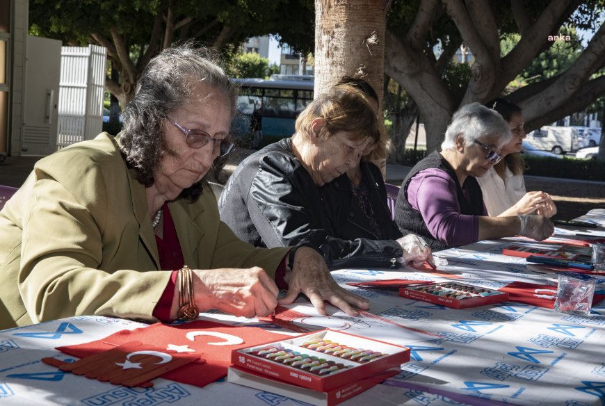 Mersin Gülümse Alzheimer Yaşam Merkezi sakinleri Cumhuriyet Bayramı'nı kutladı