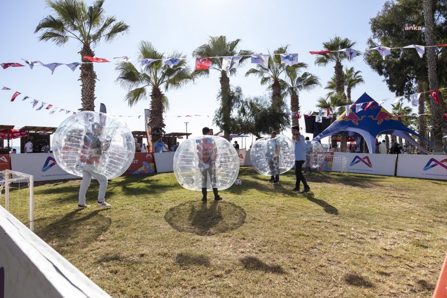 Mersin Büyükşehir Belediyesi'nin düzenlediği 3. Mersin Gençlik Festivali başladı