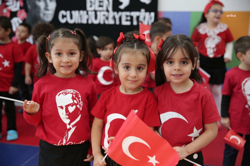 Konak’ta minikler Cumhuriyet coşkusunu yaşadı