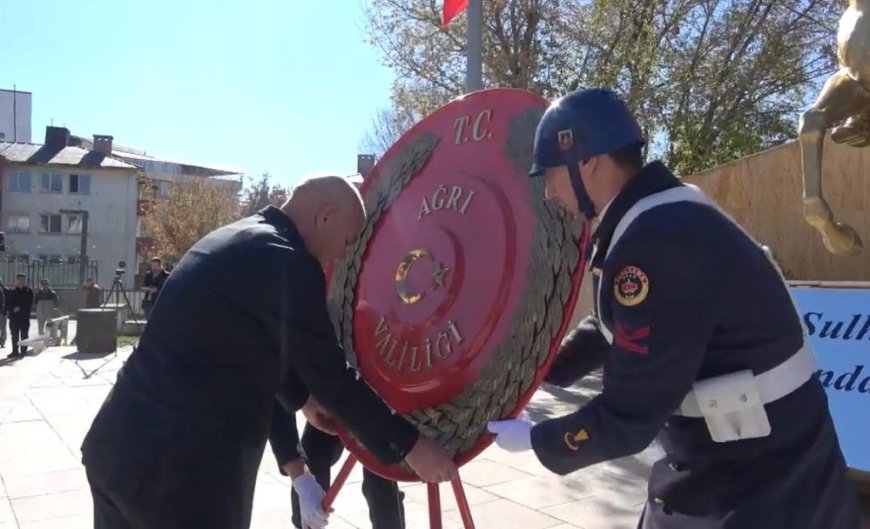 Ağrı'da 29 Ekim nedeniyle çelenk sunma töreni yapıldı