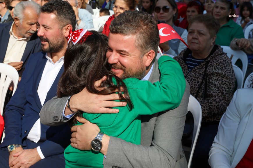 Buca Belediye Başkanı Görkem Duman, çocukların bayram sevincine ortak oldu