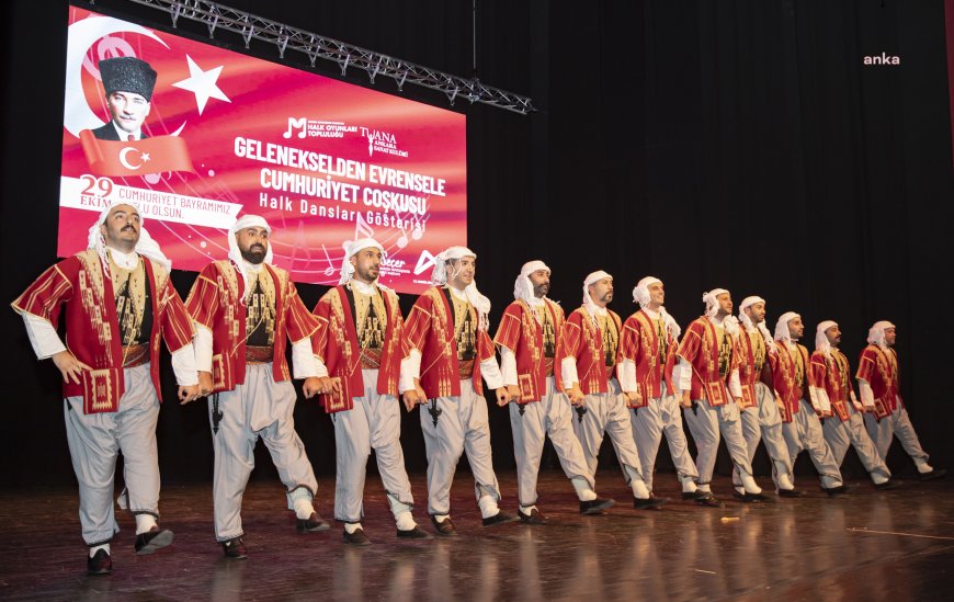 Mersin’de “Gelenekselden Evrensele Cumhuriyet Coşkusu” halk gösterisi düzenlendi