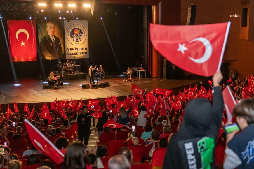 Yenişehir'de Cumhuriyet Bayramı kutlamaları Suavi konseri ile başladı