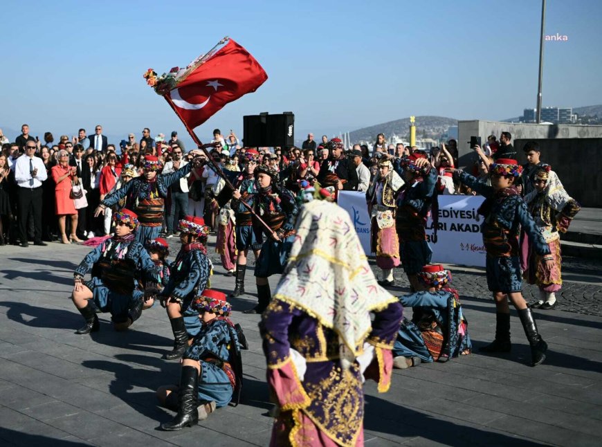 Kuşadası'nda Cumhuriyet Bayramı, coşkuyla kutlanıyor