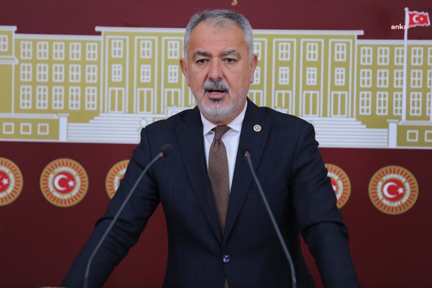 CHP'li Uzun'dan geçit töreninde Erdoğan posteri tepkisi: "Atatürk’ün aziz hatırasına yapılan bu saygısızlığı ne tarih ne de halkımız affetmeyecek"