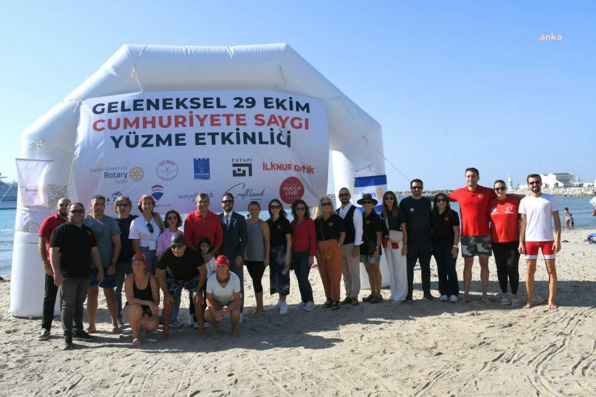 Kuşadası’nda kulaçlar, Cumhuriyet için atıldı