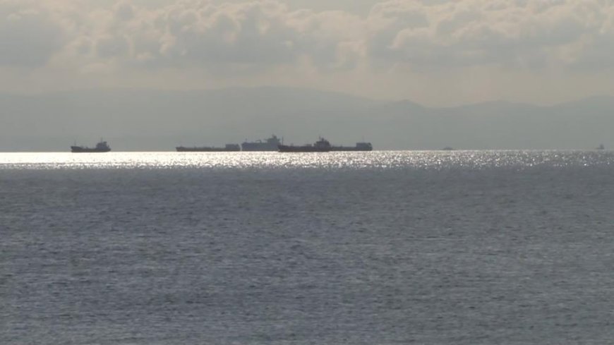 Pendik açıklarında gemi yangını