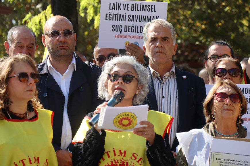 Muğla Datça’da sürgün edilen öğretmenlerin okullarına iade edilmesi talebiyle toplanan imzalar Valiliğe teslim edildi