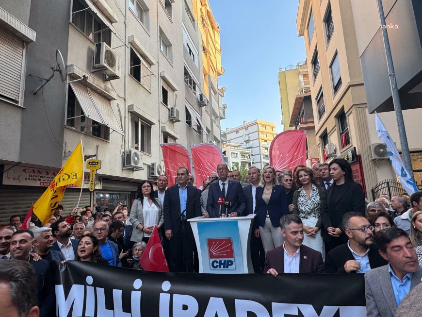 İzmir'de Esenyurt Belediye Başkan Ahmet Özer'in tutuklanması ve belediyeye kayyum atanması protesto edildi
