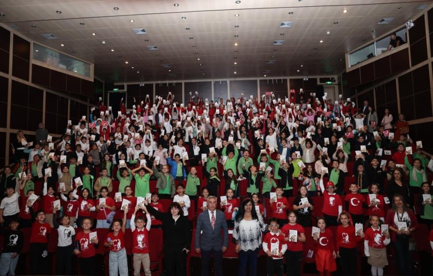 Çocuklara kitap söyleşilerinde konu Cumhuriyet'in değerleri