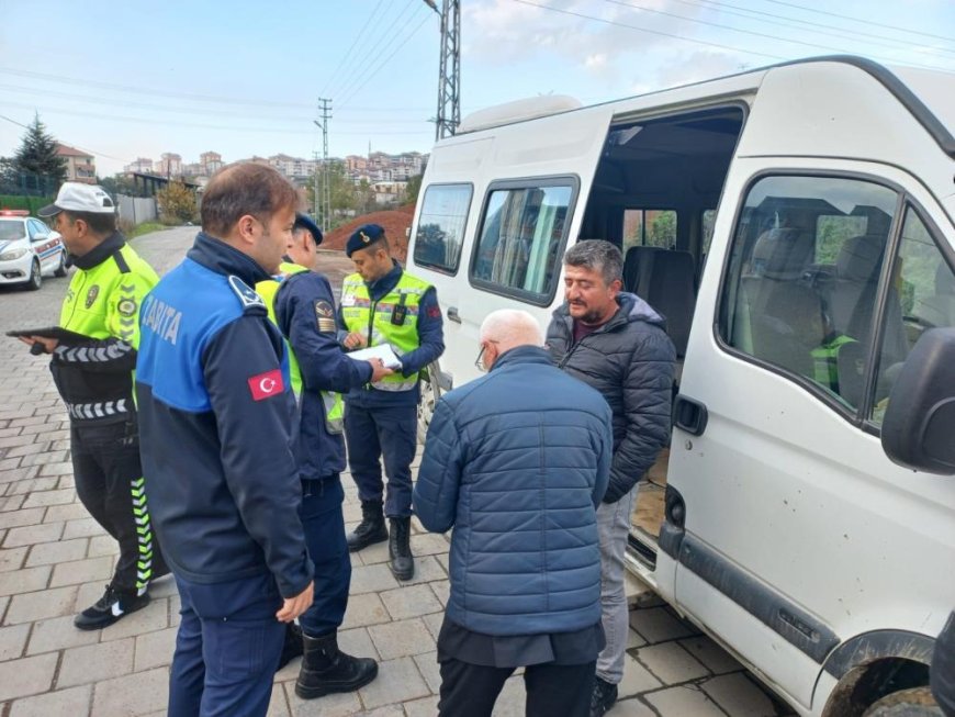 Alaplı'da öğrenci servislerine denetimler aralıksız sürüyor