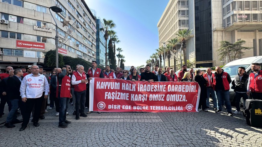İzmir'de DİSK üyeleri, Esenyurt Belediye Başkanı Ahmet Özer’in tutuklanması ve yerine kayyum atanmasını protesto etti