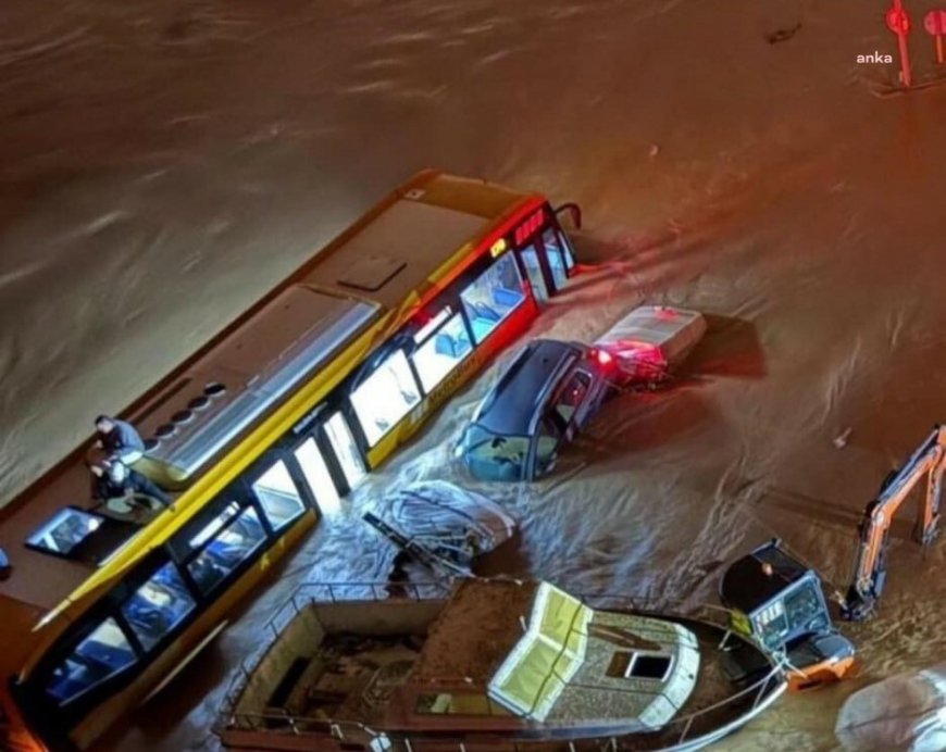 İspanya'daki sel felaketi... Arama kurtarma çalışmaları için 10 bin asker ve polis daha görevlendirildi