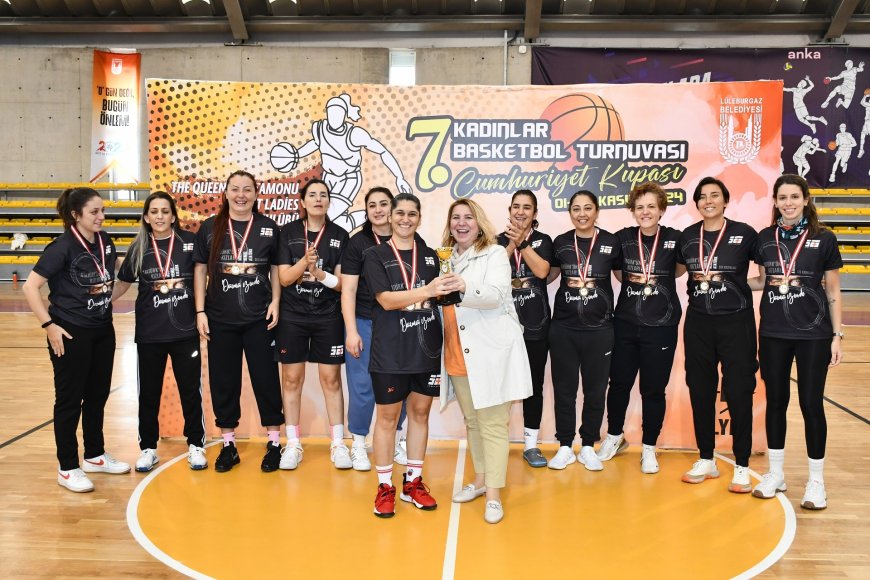 Lüleburgaz Belediyesi’nin 7’ncisini düzenlediği Kadınlar Basketbol Turnuvası Cumhuriyet Kupası sona erdi