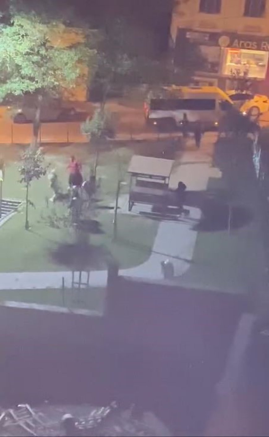 Arnavutköy’de kız kavgasında yumruklar havada uçuştu