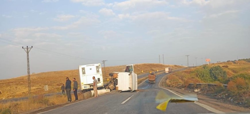 Şırnak'ta tır devrildi: 1 yaralı
