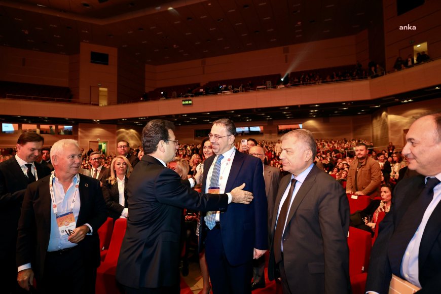 Ekrem İmamoğlu "Brand Week İstanbul" açılışında konuştu: "Görüşemeyen, görüşememesini istismar olarak nitelendirip kabul etmeyen insanlara ısrarla gitmeye devam edeceğim"