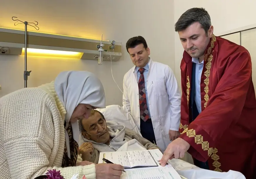İnat uğruna ayrılmışlardı, 2'nci nikahları hastanede kıyıldı, 65 yaşındaki gelin çiçek atma hayalini de gerçekleştirdi