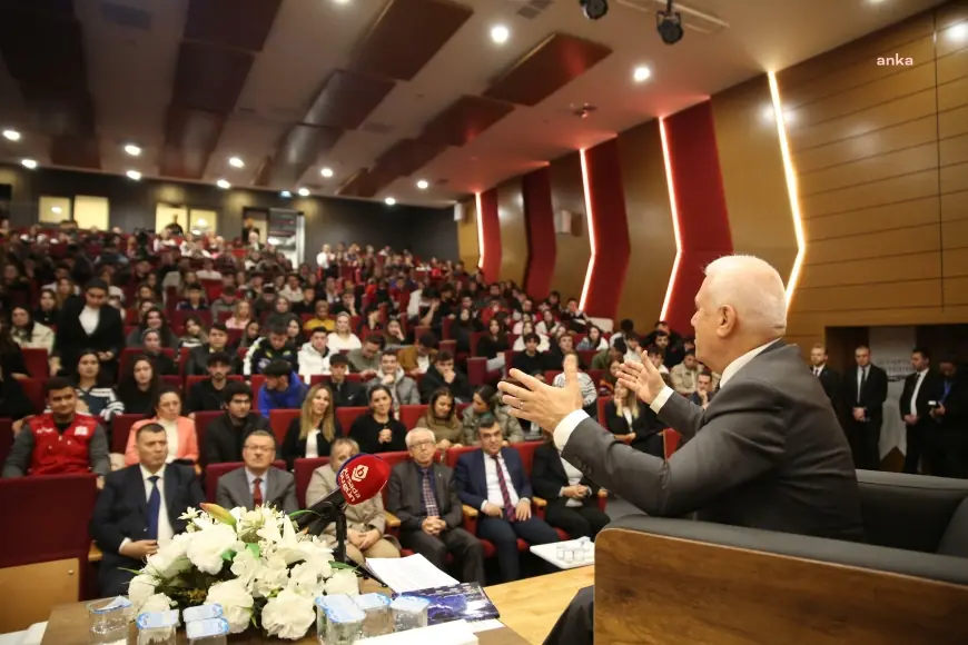 Bursa Büyükşehir Belediye Başkanı Bozbey, Mudanya Üniversitesi öğrencilerinin sorularını yanıtladı