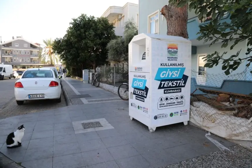 Marmaris'te giysi kumbaraları yenileniyor