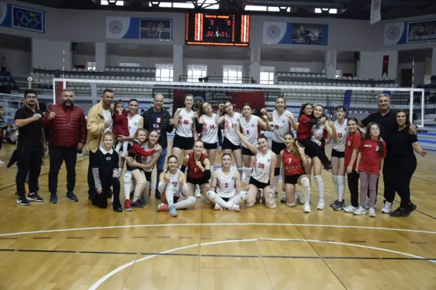 Turgutlu Kadın Voleybol Takımı, Rakibine Geçit Vermedi!
